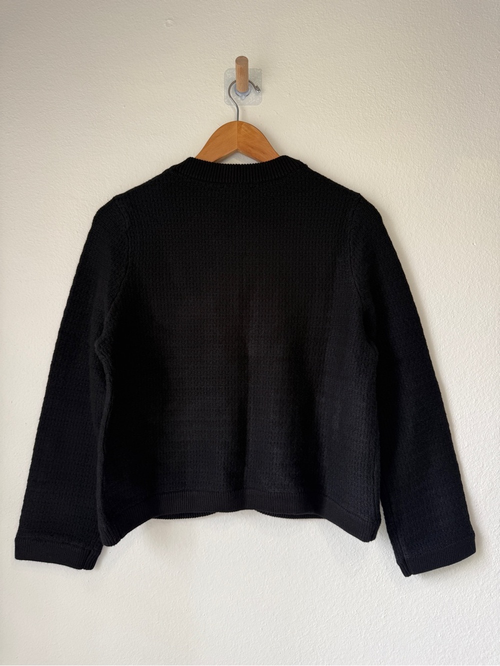 Free Assembly Black Textured Knit Cardigan Gold Button Crop Size M NWT - Picture 4 of 4